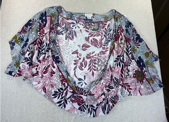 Anthropologie Tops - Anthropologie Women's One Size White Maroon Floral Print Open Front Shrug Top